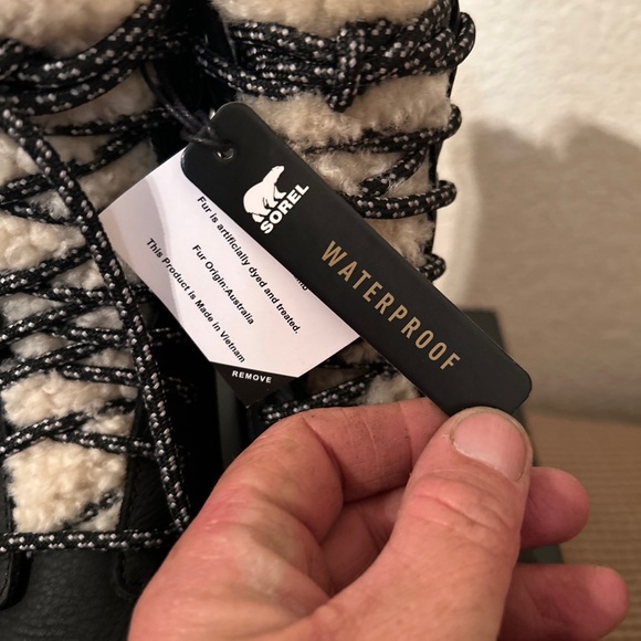 Sorel Emelie Short Lace Up Cozy Boot. Waterproof. Size 8 brand new - Picture 5 of 8